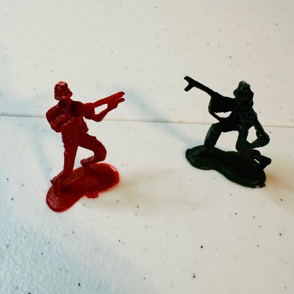 300-Piece Toy Plastic Soldiers Toy Army Soldiers Set In Portable Zip Bag - Picture 2 of 7